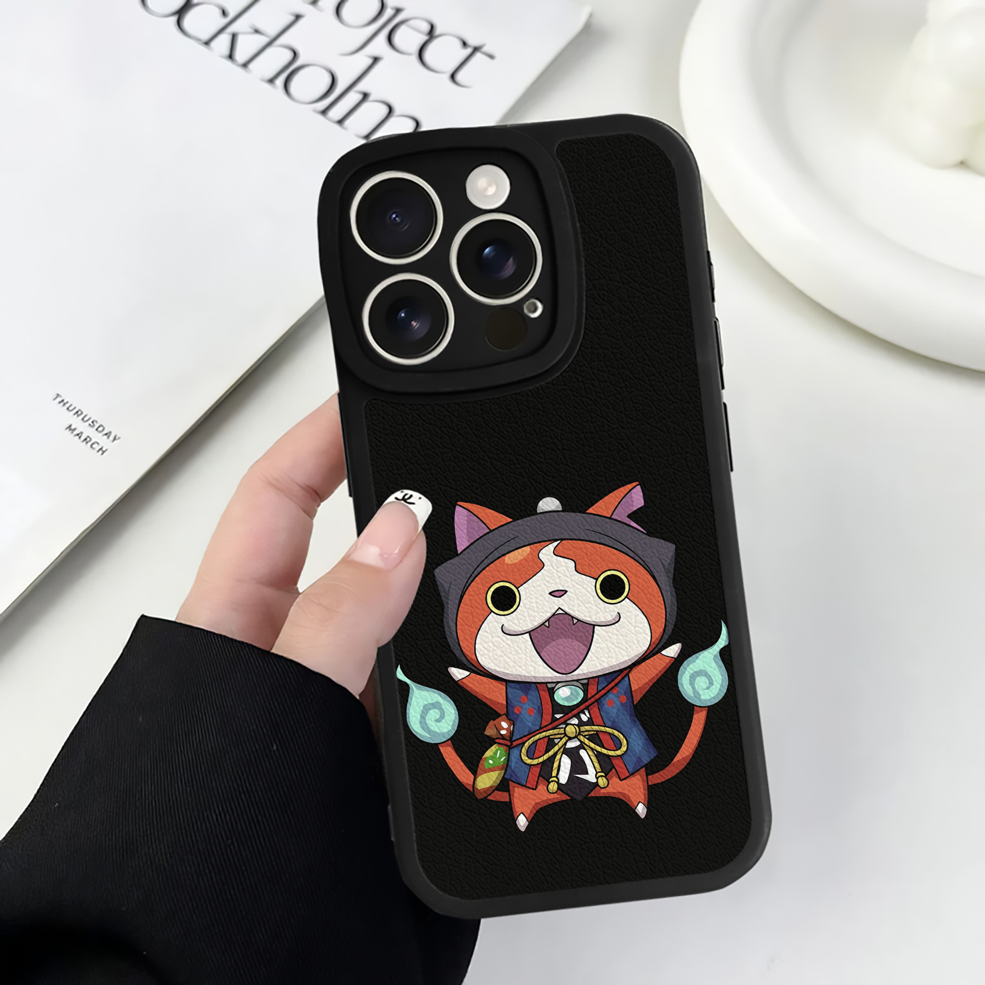 （画像用） 妖怪ウォッチ Yo-kai Watch 【iPhone 16シリーズ対応】シリコンスマホケース（レザー調） 材質：シリコン
